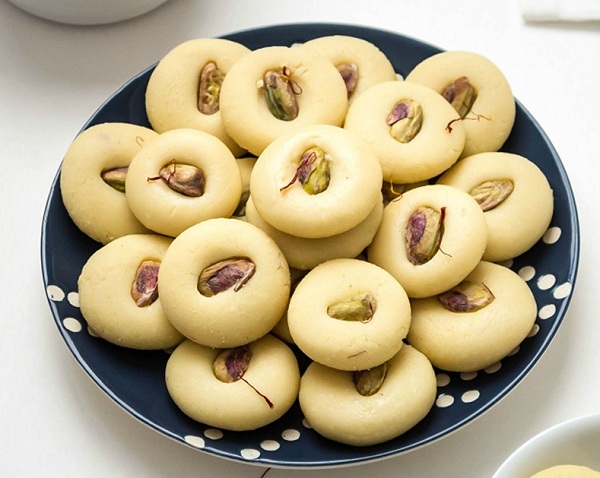 غريبة بالحليب المكثف