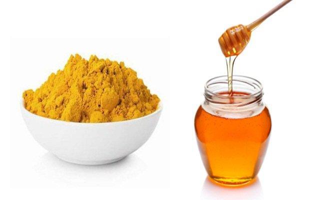 ماسك الكركم والعسل وماء الورد