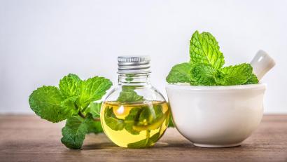 فوائد زيت النعناع للشفايف