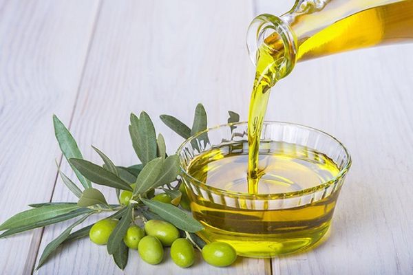 معرفة زيت الزيتون الأصلي بالضوء