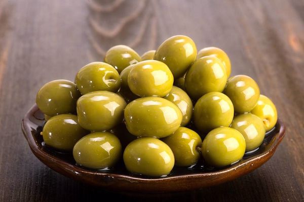 فوائد الزيتون الأخضر للبشره
