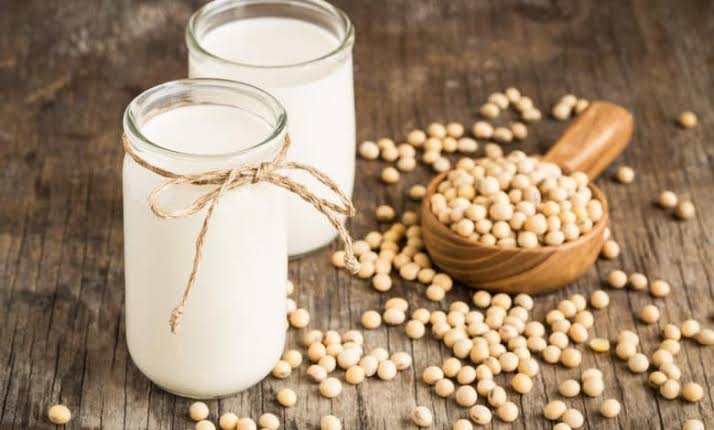 هل حليب الصويا يزيد الوزن