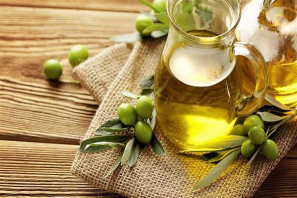فوائد زيت الزيتون للمعدة والقولون فوائد زيت الزيتون للمعدة والقولون