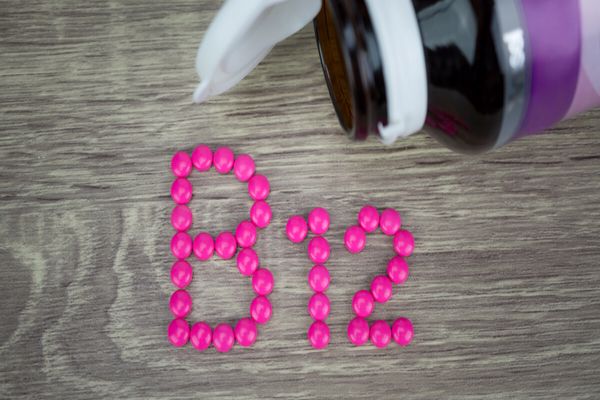 أين يوجد فيتامين B12 في الأعشاب