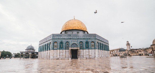 من بنى مسجد قبة الصخرة