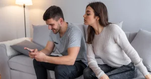 كشف الخيانة الزوجية بلغة الجسد