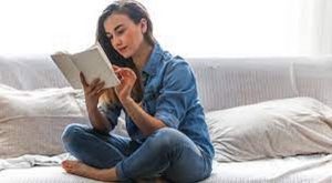 أهمية القراءة اليومية وكيفية تخصيص وقت لها في حياتك