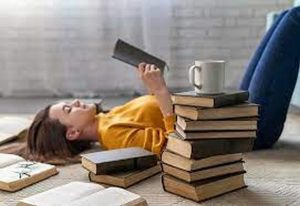 ما أهمية القراءة والثقافة في بناء شخصية الإنسان؟