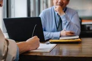 كيف أكون واثقة من نفسي في مقابلة عمل؟