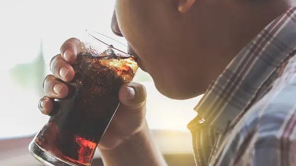 أضرار المشروبات الغازية على الجسم