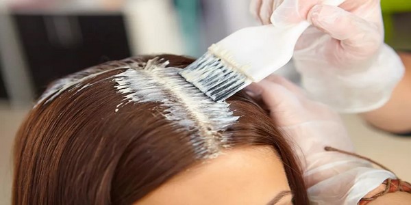 تنعيم وفرد الشعر المجعد في المنزل