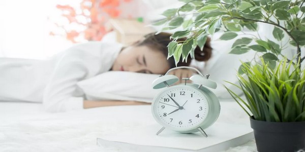 كيف تؤثر قلة النوم على الصحة النفسية والجسدية