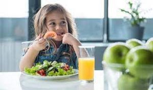 عبارات عن الغذاء الصحي للطفل