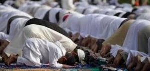 كيف تصلي المرأة صلاة العيد في البيت؟
