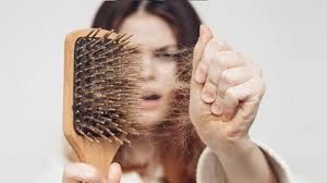 طرق طبيعية لعلاج تساقط الشعر وزيادة كثافته