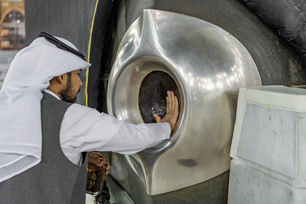 معلومات عن الحجر الاسود