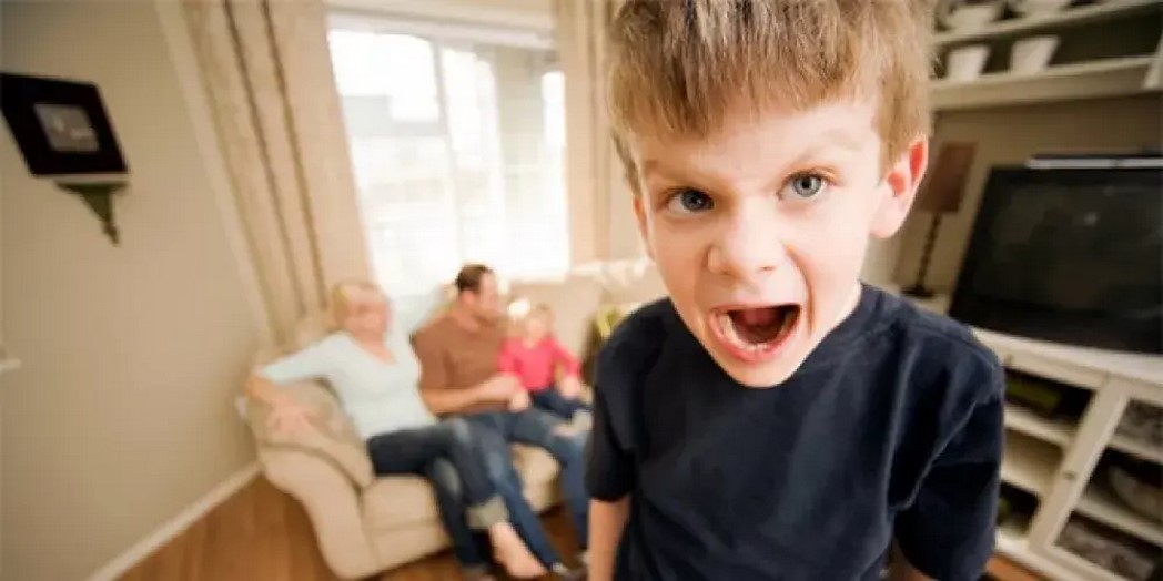 كيف تتعاملين مع نوبات الغضب عند الأطفال