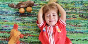 كيف يمكن السيطرة على نوبات الغضب عند الأطفال؟