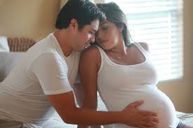 متى يتوقف الرجل عن مجامعة زوجته الحامل؟