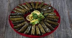 ما هي طريقة طبخ ورق العنب المفرزن؟