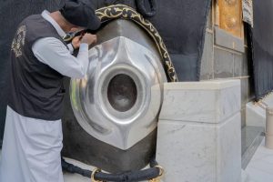 قصة الحجر الأسود