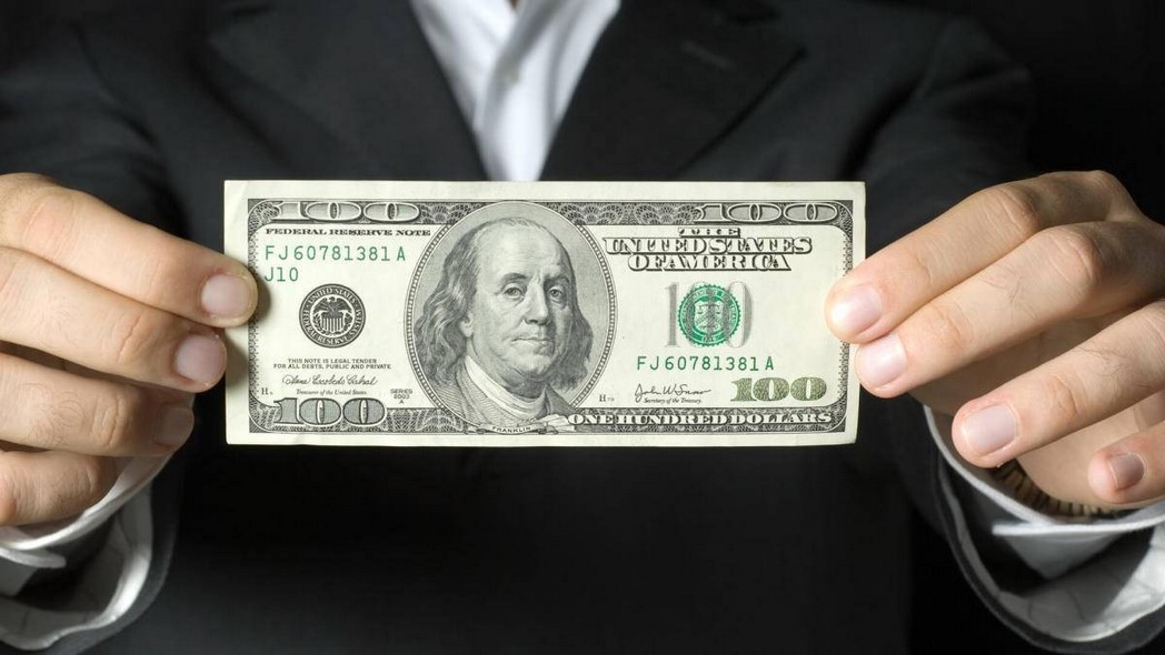 كيف ربحت أول 100 دولار من الإنترنت بدون رأس مال