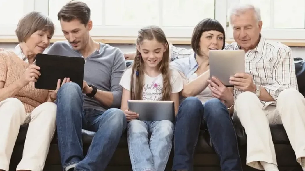 تأثير مواقع التواصل الاجتماعي على العلاقات الأسرية