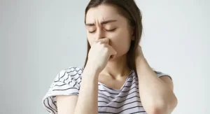 ما هي الامراض التي تسبب رائحة الفم الكريهة؟