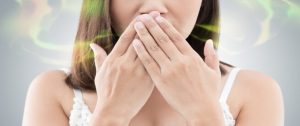 سبب رائحة الفم الكريهة عند الاستيقاظ من النوم