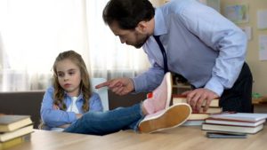 ما هو أفضل عقاب للطفل العنيد؟