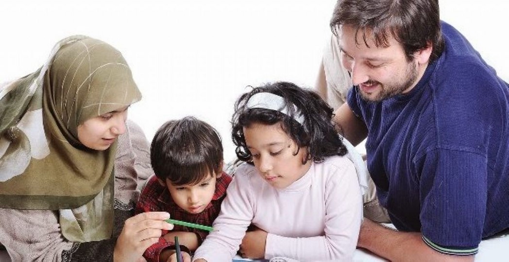 كيف تصنعين بيئة أسرية مليئة بالحب والهدوء رغم ضغوط الحياة