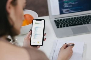 ما هي أفضل منصات الذكاء الاصطناعي المجانية؟