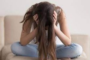 كيف أعرف أنني أعاني من أزمة صحية عقلية؟