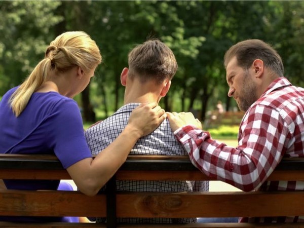 خطوات تربوية لتربية مراهق واثق ومتزن نفسيا