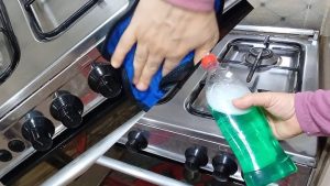 طرق تنظيف المطبخ من الدهون الصعبة بدون عناء