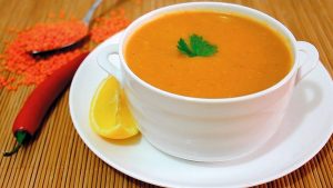 شوربة العدس الصحية فوائدها وطريقتها خطوة بخطوة