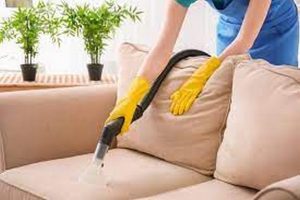 طريقة تنظيف الكنب الفاتح من البقع