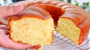 ما هو المكون الذي يجعل الكيكة هشة؟