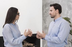 ما أثر الحوار الإيجابي على استقرار الحياة الزوجية؟