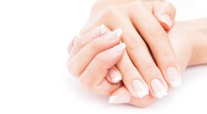 ما الزيت الذي يطول الأظافر؟