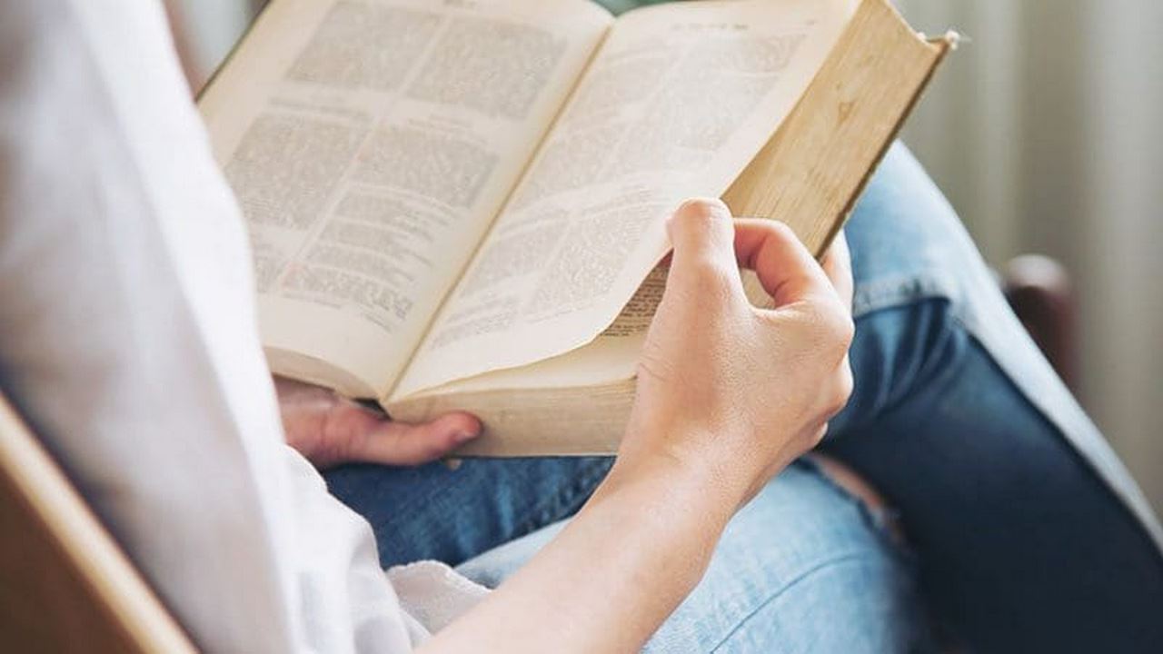 كيف تبدأ عادة القراءة اليومية باستخدام اشارات حسية