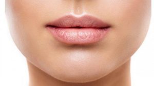 طرق طبيعية لتوريد الشفاه بدون مكياج