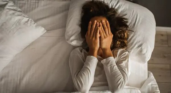 طرق طبيعية للتخلص من التوتر والقلق قبل النوم