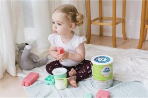 متى يبدأ الطفل بالكلام لأول مرة