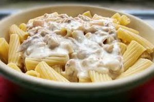 طريقة عمل المكرونة بالصوص الأبيض مثل المطاعم