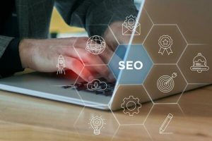 ما هي أفضل الاستراتيجيات لتحسين المحتوى باستخدام أدوات السيو