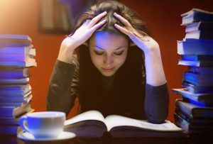 كيف تذاكر بتركيز في بيئة مليئة بالمشتتات