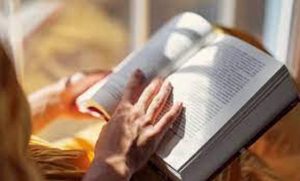 خطوات بناء عادة القراءة اليومية باستخدام إشارات حسية