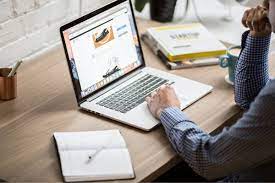 هل العمل عن بعد أكثر فائدة من العمل المكتبي التقليدي؟