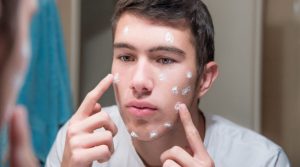 ازاي اعمل تنظيف بشره في البيت للرجال؟